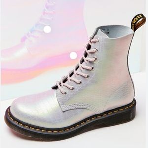 Dr Martens Pascal 1460 Iridescent Pink Croc Boots size 8 EUC rare LE EUC